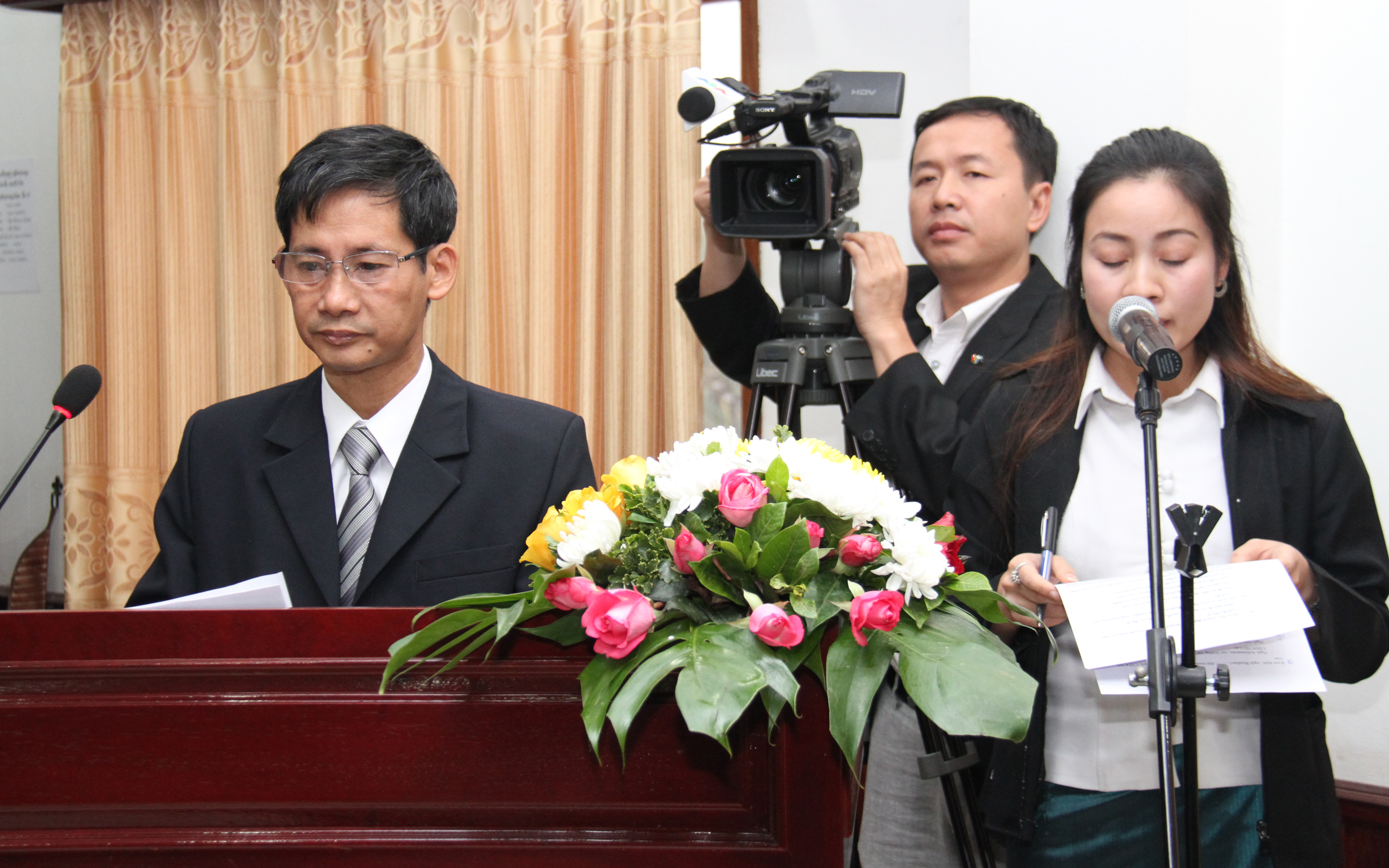 The contract signing ceremony of the partnership agreement between Lao government and Quang Trung company about Barite exploitation