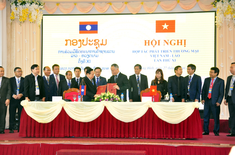 Vietnam-Laos border trading development cooperation